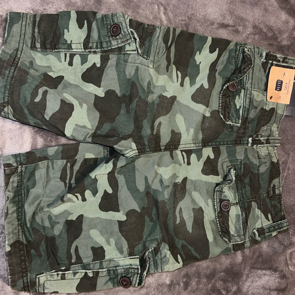 Abercrombie Kids Cargo Short Size 13/14